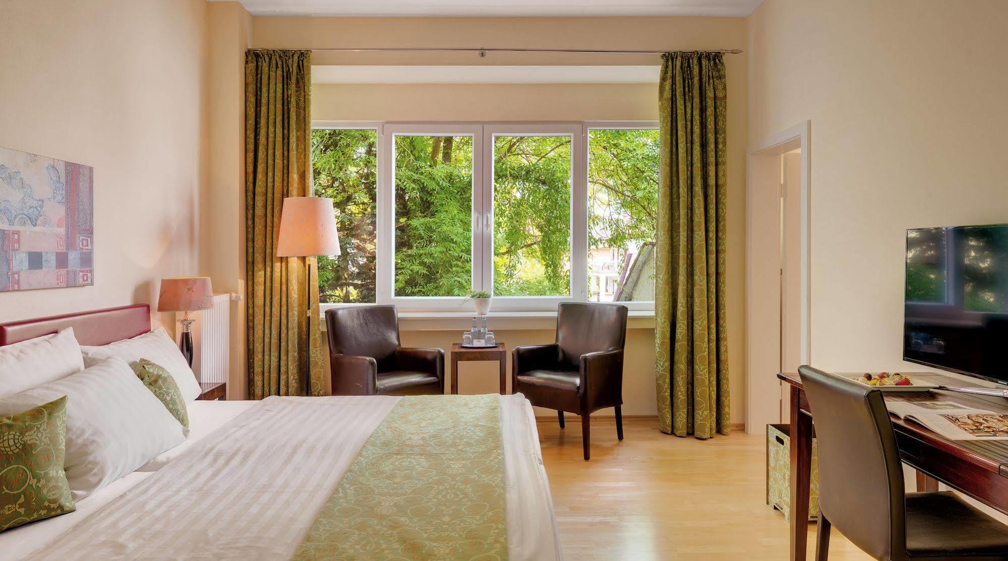 Hotel Villa Medici Bad Schönborn Extérieur photo